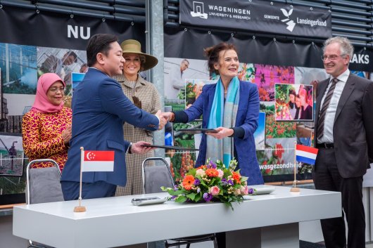 Koningin Máxima en President Halimah van Singapore bezoeken WUR in Bleiswijk